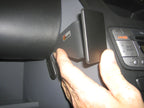 Brodit ProClip 653717 voor Citroen C1 2006-2014, Peugeot 107 2006-2014 en Toyota AYGO 2006-2014 - detail van dashboardmontage