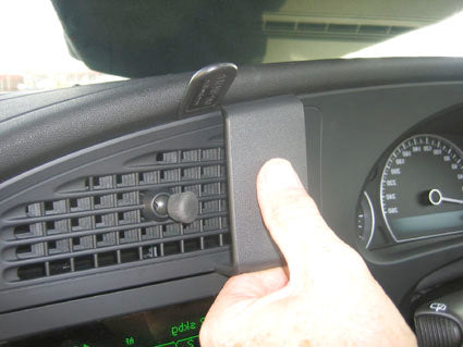 Brodit ProClip 653718 voor Saab 9-5 2006-2010 - detail van dashboardmontage