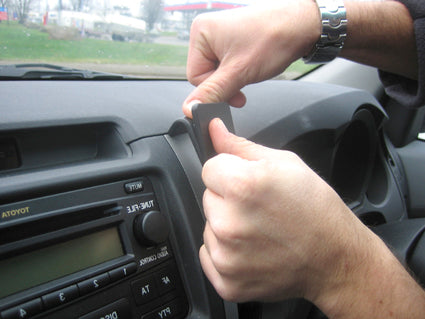 Brodit ProClip 653721 voor Toyota HiLux 2006-2009 - detail van dashboardmontage