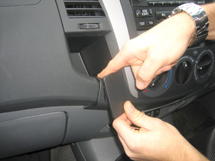 Brodit ProClip 653722 voor Toyota HiLux 2006-2011 - ProClip geplaatst in het voertuig