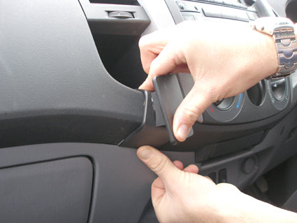 Brodit ProClip 653722 voor Toyota HiLux 2006-2011 - detail van dashboardmontage