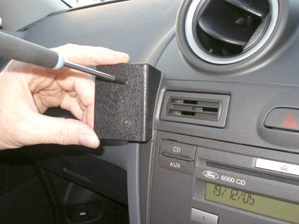 Brodit ProClip 653730 voor Ford Fiesta 2006-2008 - detail van dashboardmontage