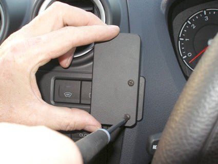Brodit ProClip 653731 voor Ford Fiesta 2006-2008 - detail van dashboardmontage