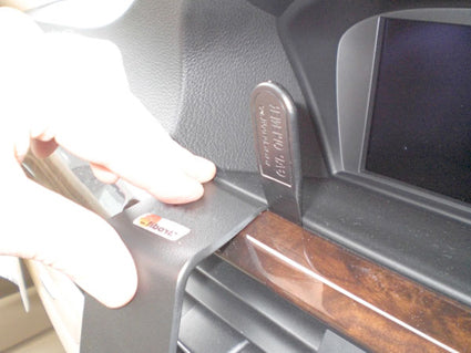 Brodit ProClip 653738 voor BMW 3-series E90, E91, E92, E93 2005-2012 - detail van dashboardmontage