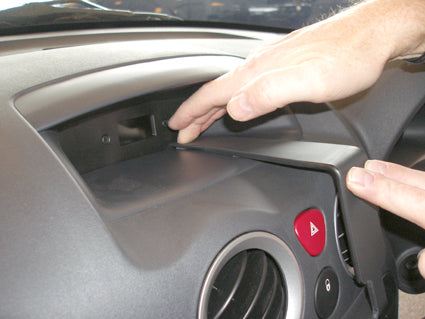 Brodit ProClip 653750 voor Citroen Pluriel 2006-2009, Citroen C3 2006-2009 en Citroen C2 2006-2009 - detail van dashboardmontage