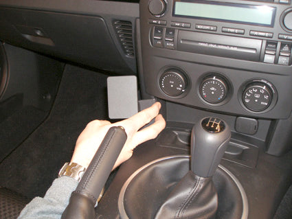 Brodit ProClip 653755 voor Mazda MX-5 2006-2008 en Mazda Miata 2006-2008 - detail van dashboardmontage