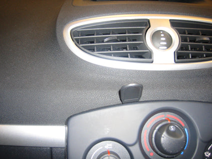 Brodit ProClip 653799 voor Renault Clio Tourer 2008-2012 en Renault Clio III 2006-2012 - montagepositie op dashboard