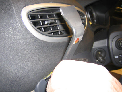 Brodit ProClip 653799 voor Renault Clio Tourer 2008-2012 en Renault Clio III 2006-2012 - ProClip geplaatst in het voertuig