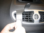 Brodit ProClip 653799 voor Renault Clio Tourer 2008-2012 en Renault Clio III 2006-2012 - detail van dashboardmontage