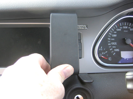 Brodit ProClip 653812 voor Audi Q7 2006-2015 - detail van dashboardmontage