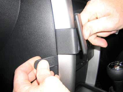 Brodit ProClip 653816 voor Peugeot 207 2006-2014 - detail van dashboardmontage