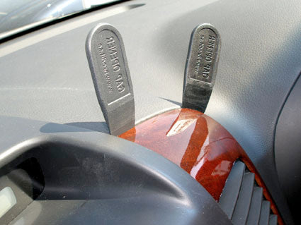 Brodit ProClip 653828 voor Kia Sedona 2006-2014 en Kia Carnival 2006-2011 - montagepositie op dashboard