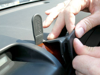 Brodit ProClip 653828 voor Kia Sedona 2006-2014 en Kia Carnival 2006-2011 - detail van dashboardmontage