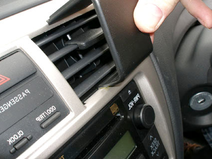 Brodit ProClip 653835 voor Toyota Yaris 4-doors 2007-2011 - montagepositie op dashboard