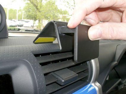Brodit ProClip 653837 voor Toyota FJ Cruiser 2007-2015 - montagepositie op dashboard