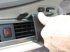 Brodit ProClip 653867 voor Volvo XC70 2008-2011, Volvo V70 II 2008-2011 en Volvo S80 2007-2011 - detail van dashboardmontage