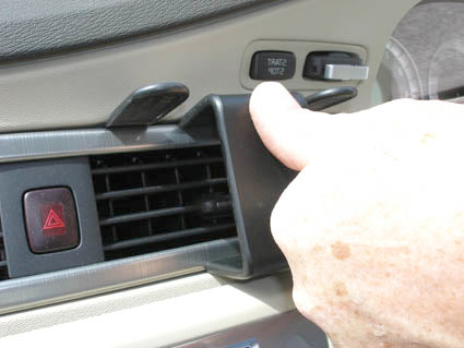 Brodit ProClip 653867 voor Volvo XC70 2008-2011, Volvo V70 II 2008-2011 en Volvo S80 2007-2011 - detail van dashboardmontage