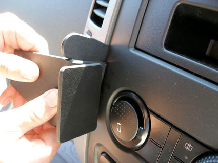 Brodit ProClip 653874 voor Mercedes Benz Sprinter 2007-2018 en Volkswagen Crafter 2007-2016 - montagepositie op dashboard