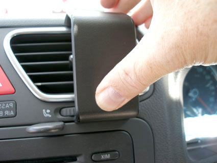Brodit ProClip 653882 voor Volkswagen Scirocco 2009-2014 en Volkswagen Eos 2007-2015 - ProClip geplaatst in het voertuig