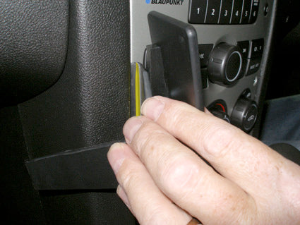 Brodit ProClip 653889 voor Holden Commodore Omega 2007-2010 en Holden Calais 2007-2010 - montagepositie op dashboard