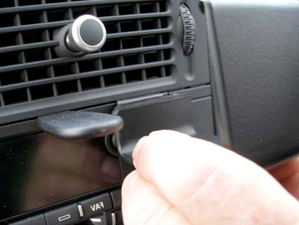 Brodit ProClip 653901 voor Saab 9-3 2007-2008 en Saab 9-3 2009-2011 - montagepositie op dashboard