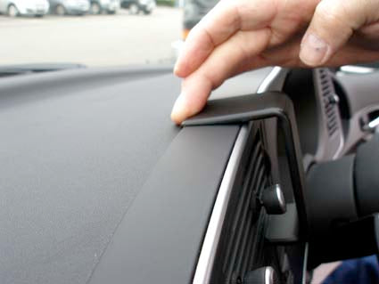 Brodit ProClip 653901 voor Saab 9-3 2007-2008 en Saab 9-3 2009-2011 - detail van dashboardmontage