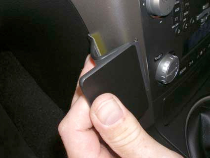 Brodit ProClip 653903 voor Subaru Outback 2007-2009 en Subaru Legacy 2007-2009 - montagepositie op dashboard