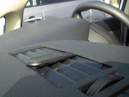 Brodit ProClip 653919 voor Nissan Tiida Latio 2005-2011 en Nissan Tiida 2005-2011 - montagepositie op dashboard