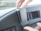 Brodit ProClip 653934 voor Chevrolet T-series 2006-2009 en Isuzu F-series 2006-2009 - detail van dashboardmontage