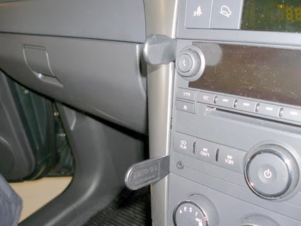 Brodit ProClip 653954 voor Chevrolet Captiva 2007-2011 en Holden Captiva 2007-2011 - montagepositie op dashboard