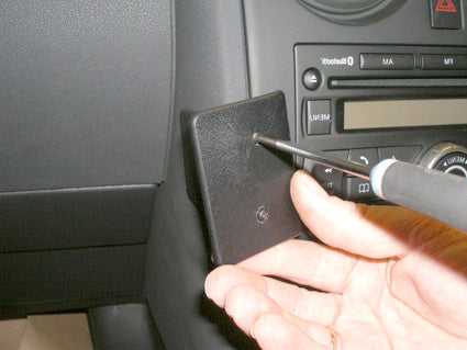 Brodit ProClip 653966 voor Nissan Qashqai +2 2009-2013, Nissan Qashqai 2007-2013 en Nissan Dualis 2007-2015 - detail van dashboardmontage