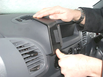 Brodit ProClip 653980 voor Mercedes Benz Sprinter 2000-2006 - detail van dashboardmontage