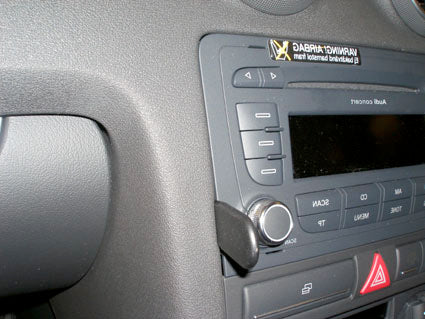 Brodit ProClip 653991 voor Audi S3 2007-2013 en Audi A3 2007-2012 - montagepositie op dashboard