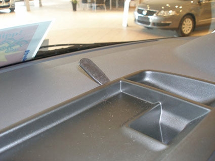 Brodit ProClip 653992 voor Volkswagen T5 Transporter/Pickup 2003-2009 en Volkswagen Caravelle 2004-2009 - montagepositie op dashboard