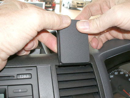Brodit ProClip 653992 voor Volkswagen T5 Transporter/Pickup 2003-2009 en Volkswagen Caravelle 2004-2009 - detail van dashboardmontage