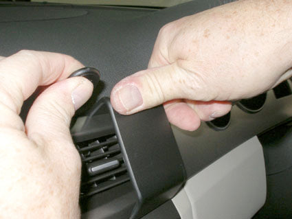 Brodit ProClip 654002 voor Holden Statesman 2007-2010 en Holden Caprice 2007-2010 - detail van dashboardmontage