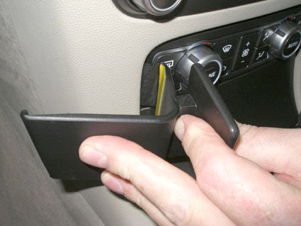 Brodit ProClip 654003 voor Holden Statesman 2007-2010 en Holden Caprice 2007-2010 - montagepositie op dashboard