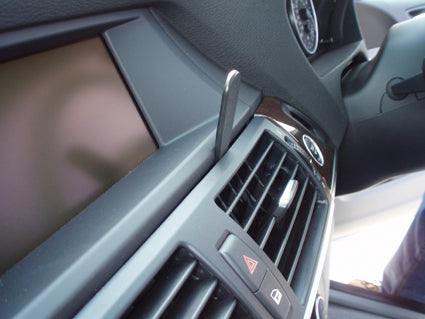 Brodit ProClip 654007 voor BMW X6 2009-2014 en BMW X5 2007-2013 - montagepositie op dashboard