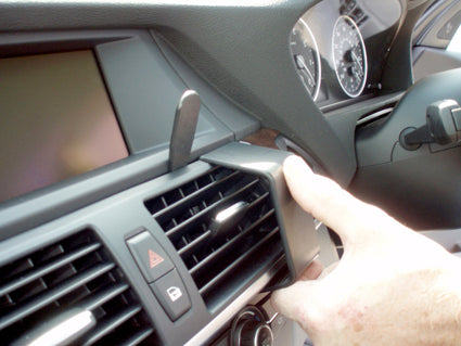 Brodit ProClip 654007 voor BMW X6 2009-2014 en BMW X5 2007-2013 - detail van dashboardmontage