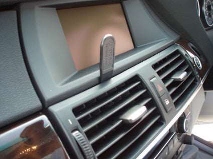 Brodit ProClip 654008 voor BMW X6 2009-2014 en BMW X5 2007-2013 - montagepositie op dashboard