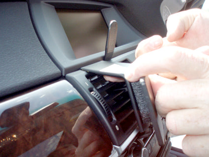 Brodit ProClip 654008 voor BMW X6 2009-2014 en BMW X5 2007-2013 - detail van dashboardmontage