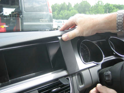 Brodit ProClip 654062 voor Audi S5 2007-2009, Audi S4 Sedan 2008-2009 e.a. - detail van dashboardmontage