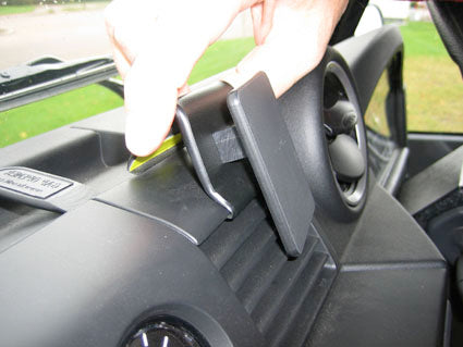 Brodit ProClip 654077 voor Land Rover Defender 2007-2016 - ProClip geplaatst in het voertuig
