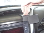 Brodit ProClip 654082 voor Subaru WRX 2008-2014, Subaru Impreza 2008-2012 en Subaru Forester 2008-2012 - detail van dashboardmontage