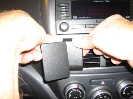 Brodit ProClip 654083 voor Subaru WRX 2008-2014, Subaru Impreza 2008-2012 en Subaru Forester 2008-2012 - detail van dashboardmontage