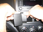 Brodit ProClip 654083 voor Subaru WRX 2008-2014, Subaru Impreza 2008-2012 en Subaru Forester 2008-2012 - detail van dashboardmontage