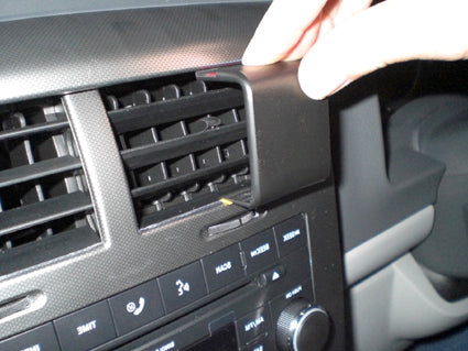 Brodit ProClip 654091 voor Jeep Liberty 2008-2012 en Jeep Cherokee 2009-2012 - montagepositie op dashboard