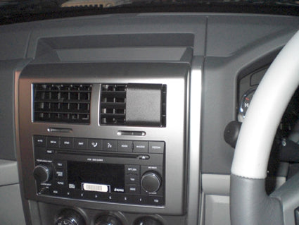 Brodit ProClip 654091 voor Jeep Liberty 2008-2012 en Jeep Cherokee 2009-2012 - detail van dashboardmontage