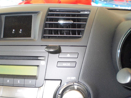 Brodit ProClip 654096 voor Toyota Kluger 2008-2013 en Toyota Highlander 2008-2013 - montagepositie op dashboard