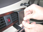 Brodit ProClip 654115 voor Volvo XC70 2008-2011, Volvo V70 II 2008-2011 en Volvo S80 2007-2011 - montagepositie op dashboard